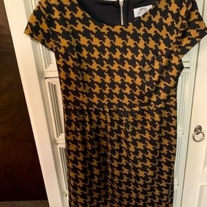 Ladie’s houndstooth back zip up dress